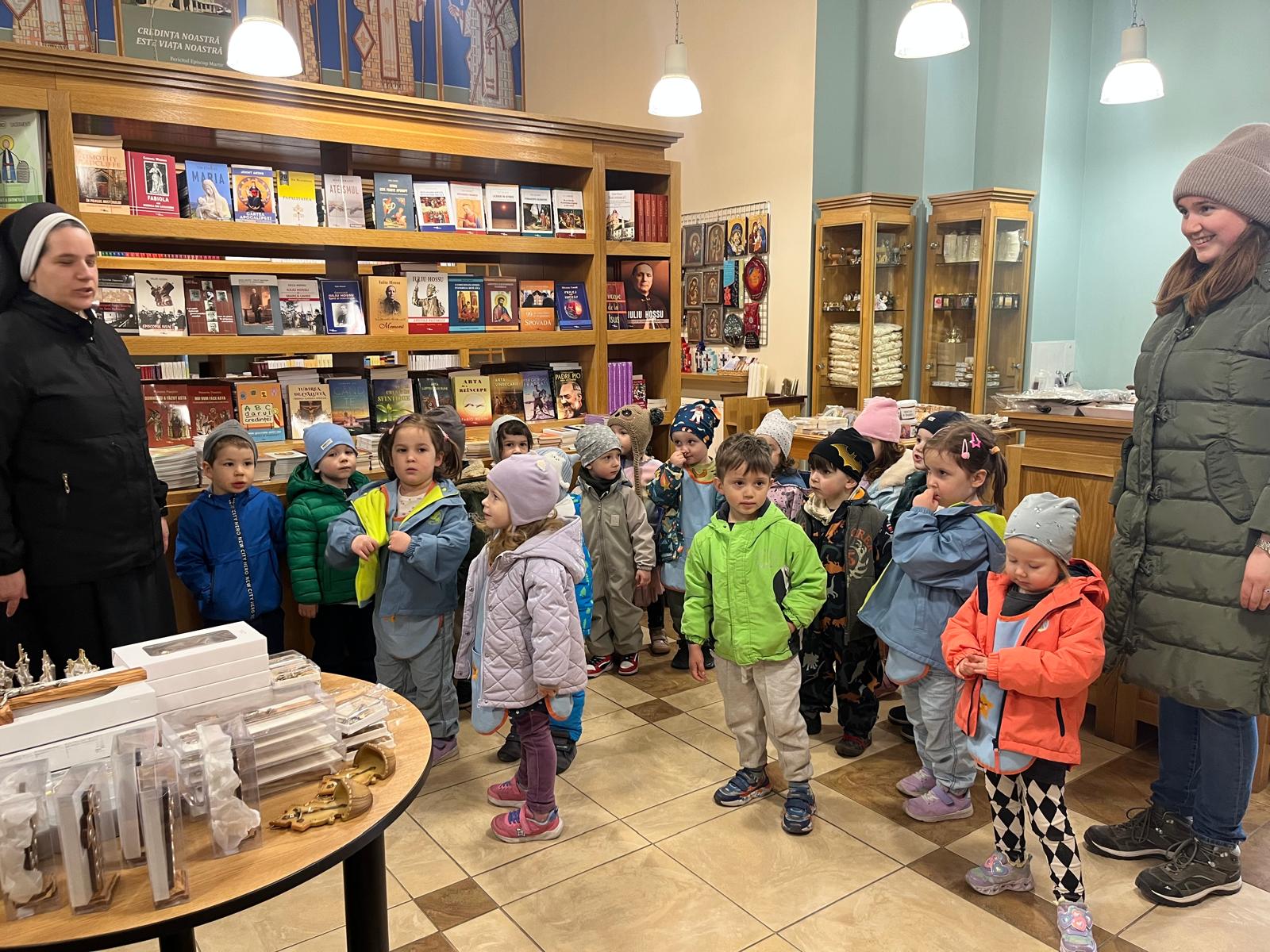 Vizită educativă la Librăria Viața Creștină și Biblioteca               Județeană „Octavian Goga”